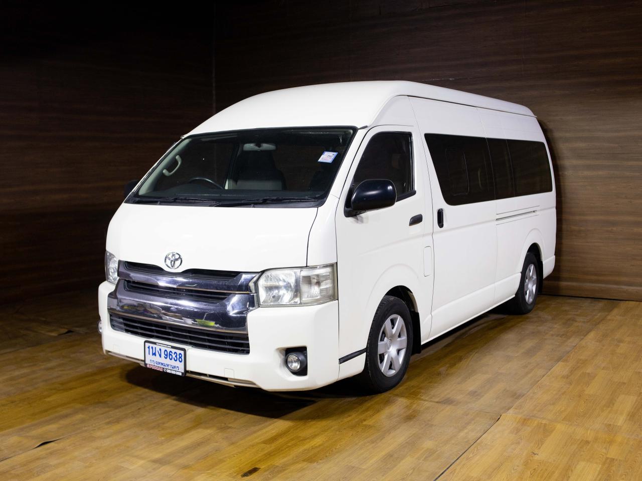 Toyota hiace commuter hot sale 3.0 mt 2019